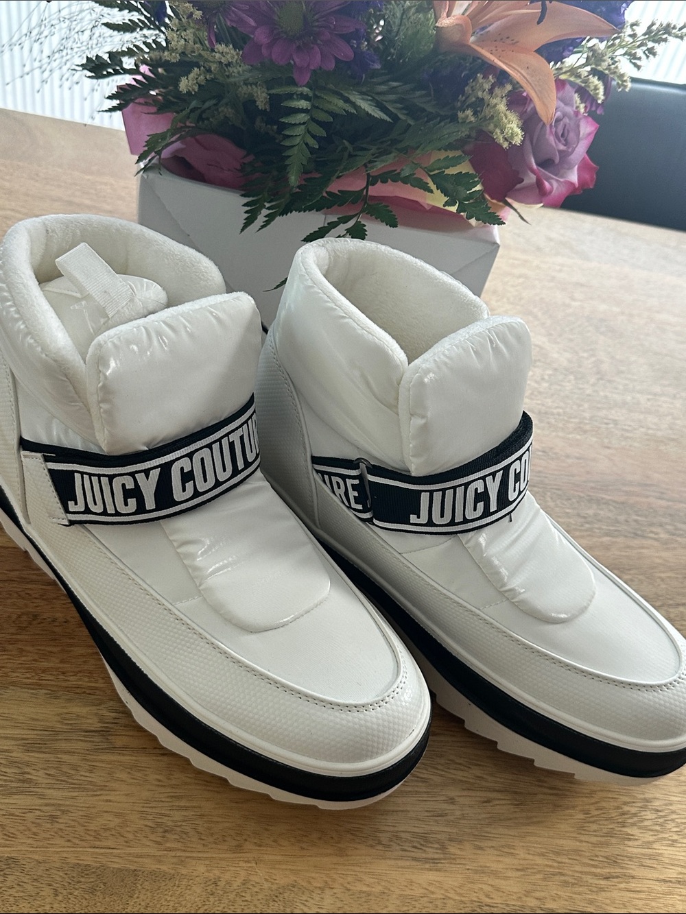 Juicy Couture White Puffer Platform Winter Boots with Black Logo Strap